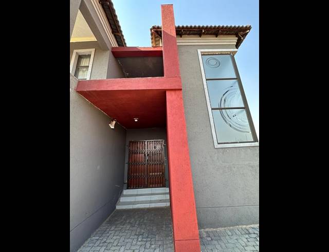 3 BEDROOM HOUSE FOR SALE IN THE ORCHARDS